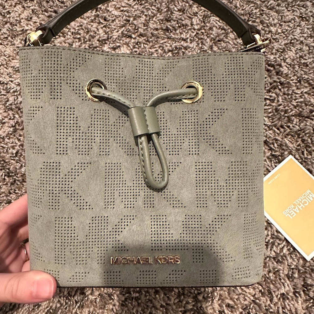 Michael kors suri crossbody purse